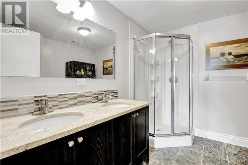 323 Winona Avenue Unit#405, Ottawa, ON - Indoor Photo Showing Bathroom