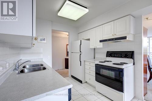 404 - 91 Townsgate Drive, Vaughan, ON - Indoor Photo Showing Kitchen With Double Sink