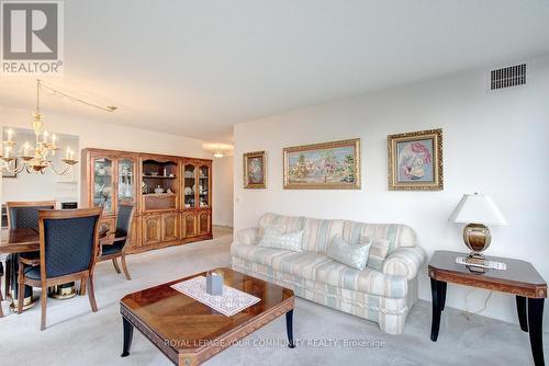 404 - 91 Townsgate Drive, Vaughan, ON - Indoor Photo Showing Living Room