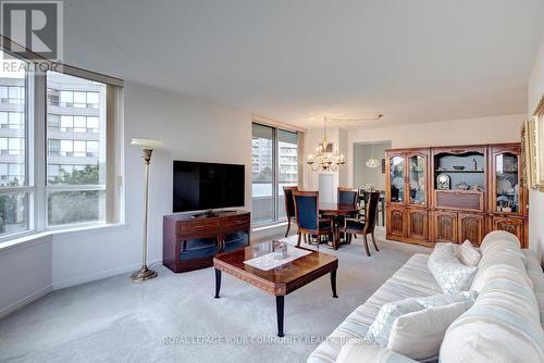 404 - 91 Townsgate Drive, Vaughan, ON - Indoor Photo Showing Living Room