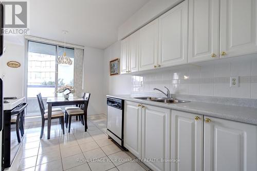 404 - 91 Townsgate Drive, Vaughan, ON - Indoor Photo Showing Kitchen With Double Sink