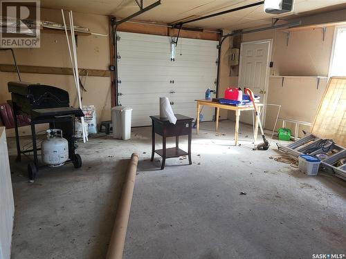 302 Humboldt Street, Jansen, SK - Indoor Photo Showing Garage