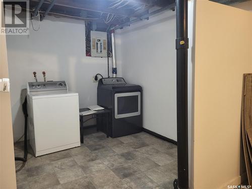 302 Humboldt Street, Jansen, SK - Indoor Photo Showing Laundry Room