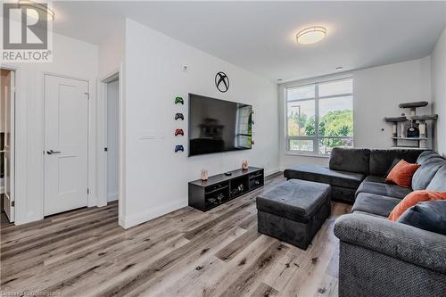 399 Queen St S Street Unit# 102, Kitchener, ON - Indoor Photo Showing Living Room