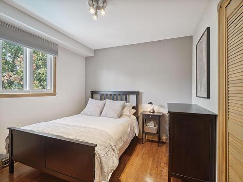 Chambre Ã Â coucher - 4327 Rue Juneau, Montréal (Pierrefonds-Roxboro), QC - Indoor Photo Showing Bedroom