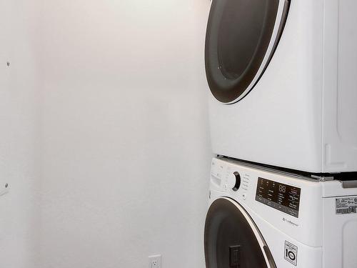 Salle de lavage - 514-2175 Rue St-Patrick, Montréal (Le Sud-Ouest), QC - Indoor Photo Showing Laundry Room