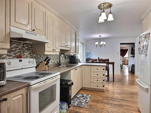 Cuisine - 136 Ch. Du Bord-De-L'Eau, Lachute, QC - Indoor Photo Showing Kitchen