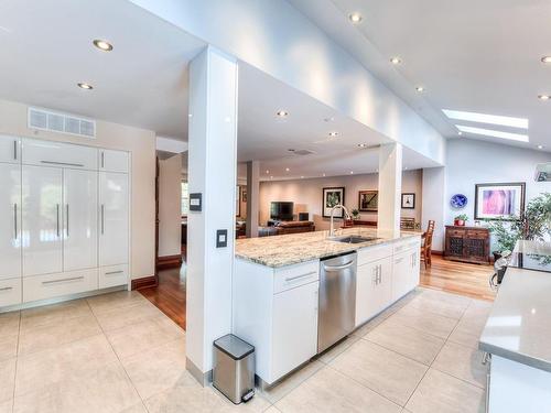 Kitchen - 107 Av. De Charente, Saint-Lambert, QC - Indoor Photo Showing Kitchen With Upgraded Kitchen