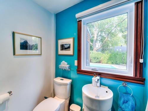 Powder room - 107 Av. De Charente, Saint-Lambert, QC - Indoor Photo Showing Bathroom