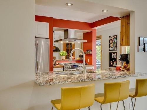 Cuisine - 56 Rue Du Domaine-De-La-Marquise, Saint-Sauveur, QC - Indoor Photo Showing Kitchen With Double Sink With Upgraded Kitchen