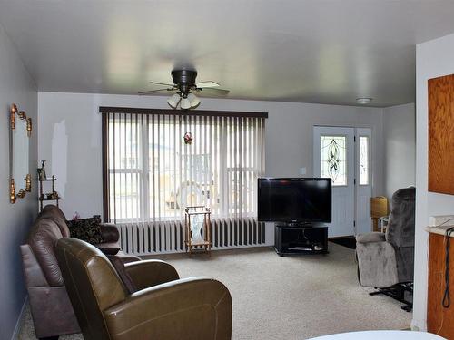 214 Third St, Rainy River, ON - Indoor Photo Showing Living Room