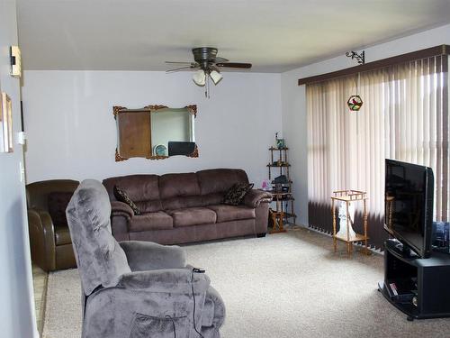 214 Third St, Rainy River, ON - Indoor Photo Showing Living Room