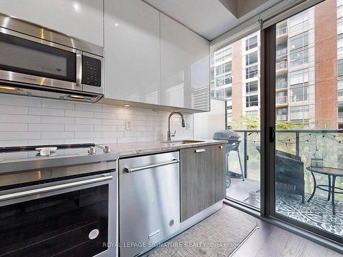 411-1815 Yonge St, Toronto, ON - Indoor Photo Showing Kitchen With Upgraded Kitchen