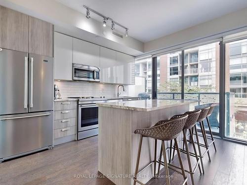 411-1815 Yonge St, Toronto, ON - Indoor Photo Showing Kitchen With Upgraded Kitchen