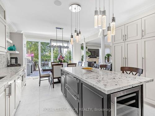 50 Sunrise Ridge Tr, Whitchurch-Stouffville, ON - Indoor Photo Showing Kitchen With Upgraded Kitchen