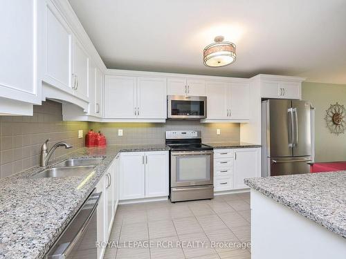 188 Ridge Way, New Tecumseth, ON - Indoor Photo Showing Kitchen With Double Sink