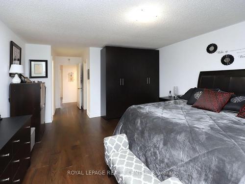 598 Pilcom Crt, Mississauga, ON - Indoor Photo Showing Bedroom