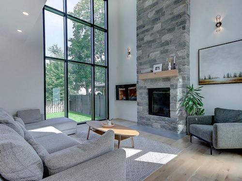 Living room - 2048 Rue Des Cèdres, Saint-Bruno-De-Montarville, QC - Indoor Photo Showing Living Room With Fireplace