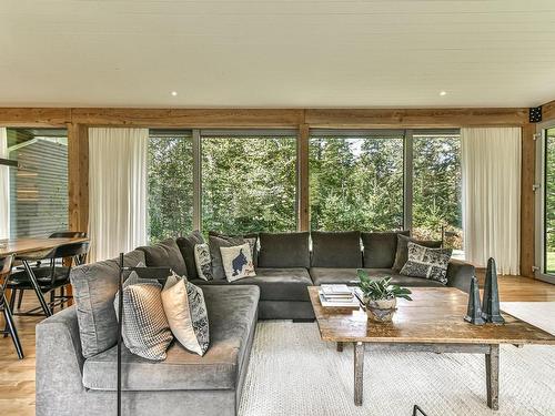 Living room - 77 Ch. Godefroy, Sainte-Anne-Des-Lacs, QC 