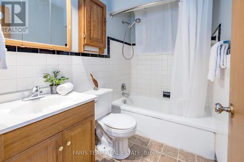 20 Newton Street, Barrie, ON - Indoor Photo Showing Bathroom