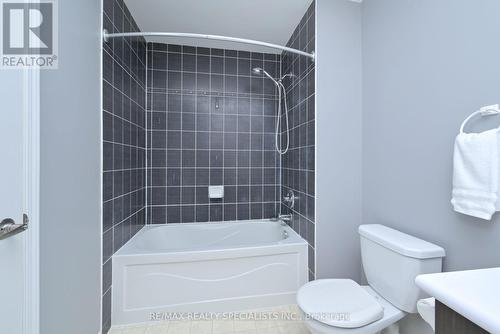 7 - 15 Cheltenham Road, Barrie, ON - Indoor Photo Showing Bathroom