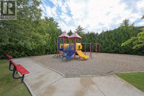 7 - 15 Cheltenham Road, Barrie, ON - Outdoor