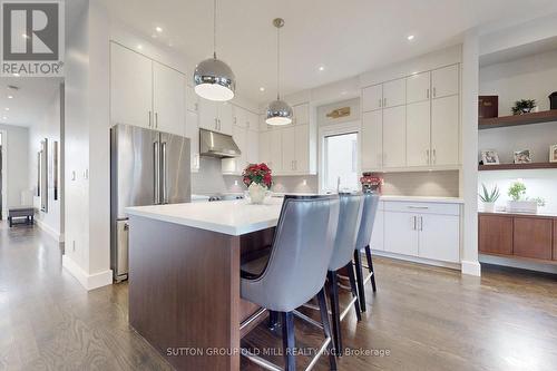 1086 Gardner Avenue, Mississauga, ON - Indoor Photo Showing Kitchen With Upgraded Kitchen