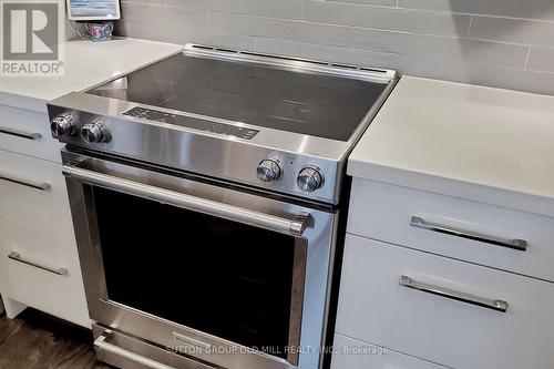 1086 Gardner Avenue, Mississauga, ON - Indoor Photo Showing Kitchen