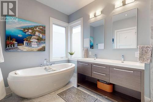 1086 Gardner Avenue, Mississauga, ON - Indoor Photo Showing Bathroom