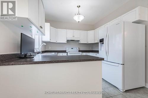 1028 Cumming Boulevard, Milton (Clarke), ON - Indoor Photo Showing Kitchen