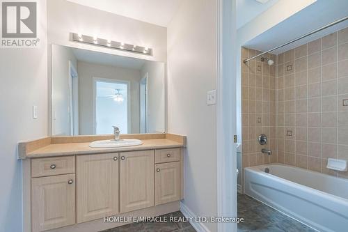 1028 Cumming Boulevard, Milton (Clarke), ON - Indoor Photo Showing Bathroom