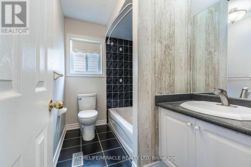 1028 Cumming Boulevard, Milton (Clarke), ON - Indoor Photo Showing Bathroom