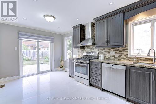 17 Sheringham Street S, Brampton, ON - Indoor Photo Showing Kitchen With Upgraded Kitchen