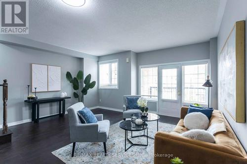 104 New Pines Trail, Brampton, ON - Indoor Photo Showing Living Room