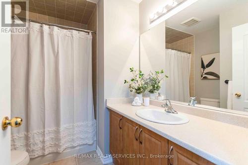 104 New Pines Trail, Brampton, ON - Indoor Photo Showing Bathroom