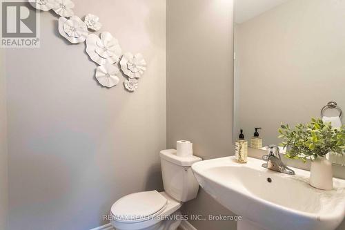 104 New Pines Trail, Brampton, ON - Indoor Photo Showing Bathroom