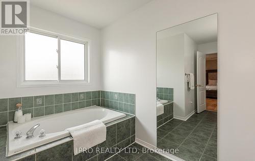 18 Edenvalley Road, Brampton (Fletcher'S Meadow), ON - Indoor Photo Showing Bathroom