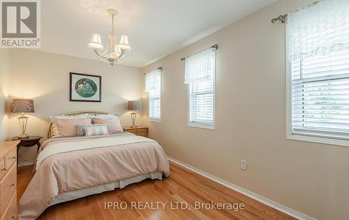 18 Edenvalley Road, Brampton (Fletcher'S Meadow), ON - Indoor Photo Showing Bedroom