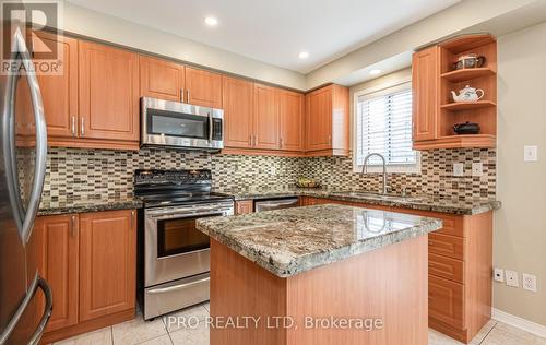 18 Edenvalley Road, Brampton, ON - Indoor Photo Showing Kitchen