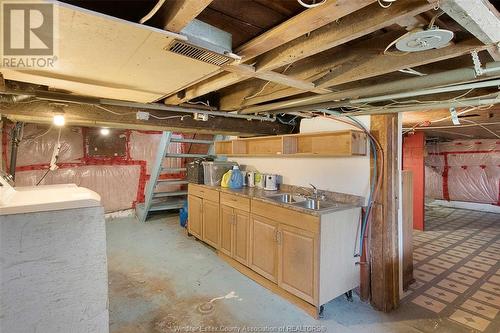 1061 Highland Avenue, Windsor, ON - Indoor Photo Showing Basement