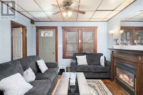 1061 Highland Avenue, Windsor, ON - Indoor Photo Showing Living Room With Fireplace