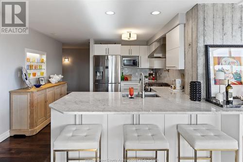 2175 Wyandotte Street East Unit# 309, Windsor, ON - Indoor Photo Showing Kitchen With Upgraded Kitchen