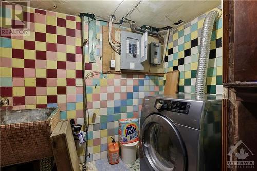 lower laundry - 189 Preston Street, Ottawa, ON - Indoor Photo Showing Laundry Room