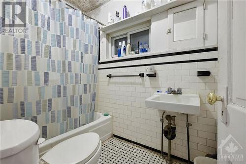 upper bathroom - 189 Preston Street, Ottawa, ON - Indoor Photo Showing Bathroom