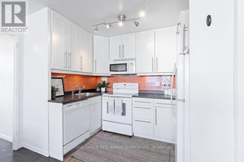 2617 - 40 Homewood Avenue, Toronto (Cabbagetown-South St. James Town), ON - Indoor Photo Showing Kitchen