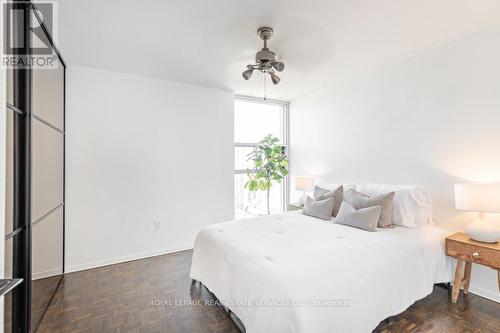 2617 - 40 Homewood Avenue, Toronto, ON - Indoor Photo Showing Bedroom