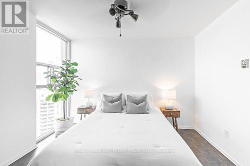 2617 - 40 Homewood Avenue, Toronto, ON - Indoor Photo Showing Bedroom