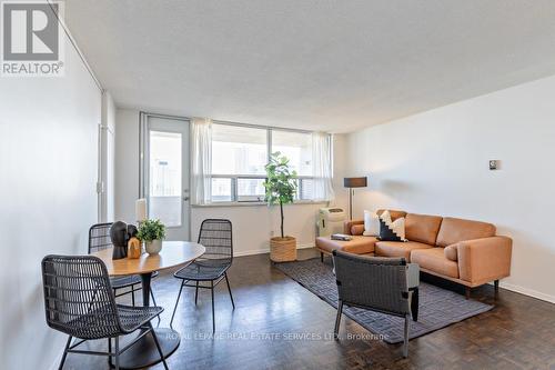 2617 - 40 Homewood Avenue, Toronto, ON - Indoor Photo Showing Living Room