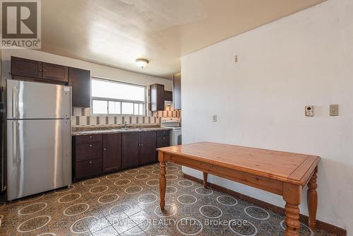 559A Birchmount Road, Toronto (Clairlea-Birchmount), ON - Indoor Photo Showing Kitchen