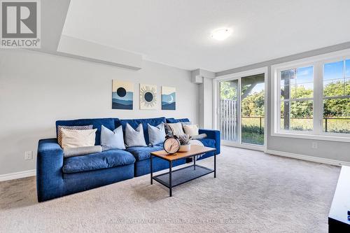 28 Paradise Way, Whitby (Rolling Acres), ON - Indoor Photo Showing Living Room